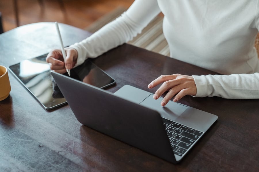 woman at laptop